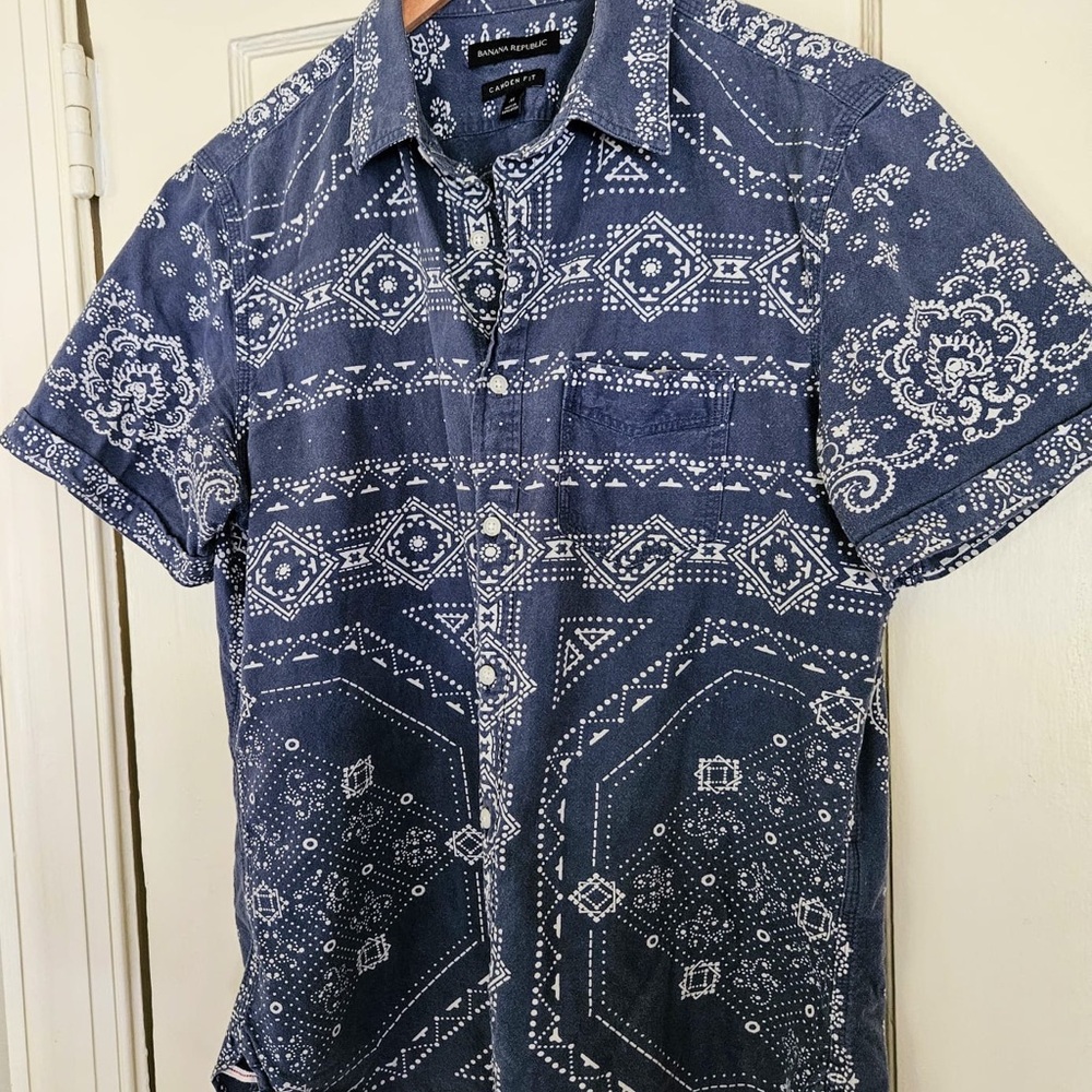 Banana Republic Blue and White Casual Button Down Shirt